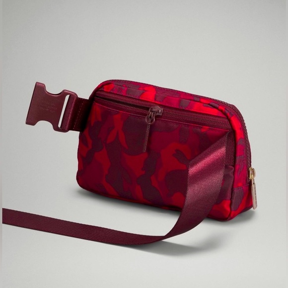 Lululemon New Year Everywhere Belt Bag NWT Rabbits - Picture 6 of 8